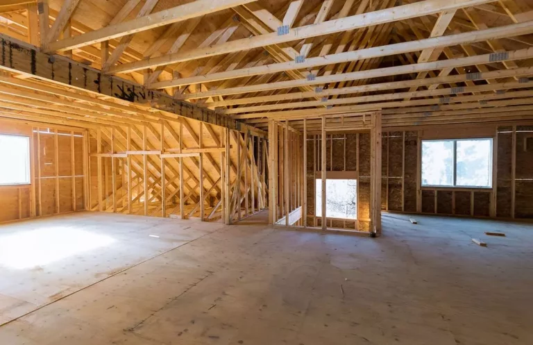 Wiązary kratownicowe – solidność konstrukcji twojego domu